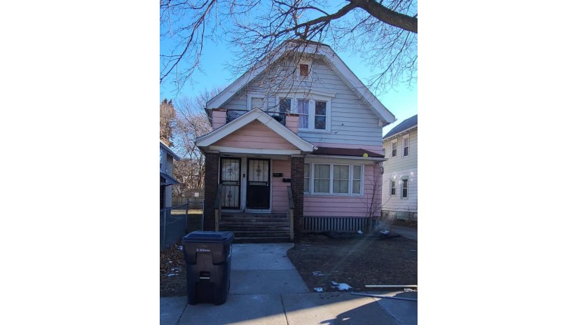 3843 N Vel R Phillips Ave 3843A Milwaukee, WI 53212 by Root River Realty $99,900