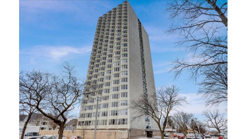 2525 S Shore Dr 2D Milwaukee, WI 53207 by Keller Williams Realty-Milwaukee Southwest $195,000