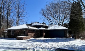 921 Mulberry Ln, Kohler, WI 53044