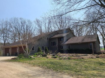 W1398 Pine Ln, Auburn, WI 53010-3260