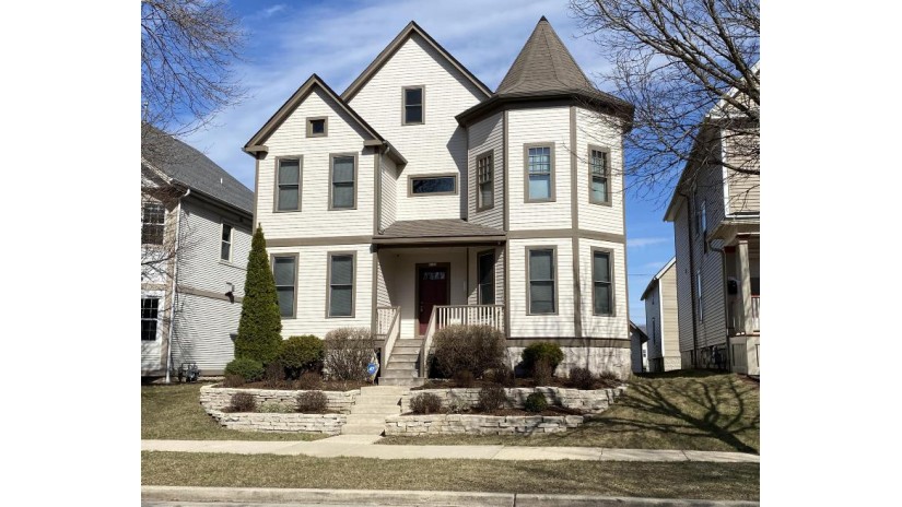 2130 N 1st St Milwaukee, WI 53212 by McKenna Real Estate LLC $525,000