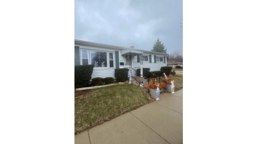6239 S Kirkwood Ave Cudahy, WI 53110 by Overland Realty $205,000
