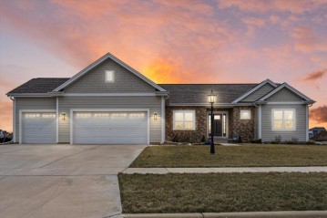 2812 Kegonsa Dr, Summit, WI 53066