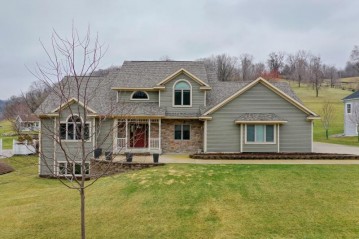 2245 Quarry Ln, Onalaska, WI 54650