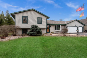 1120 Greenway Ln, Farmington, WI 53090