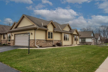 N161W19091 Oakland Dr, Jackson, WI 53037-8917