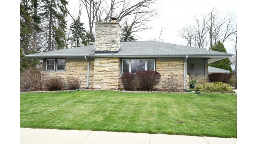 2230 W Marne Ave Glendale, WI 53209 by Shorewest Realtors $240,000