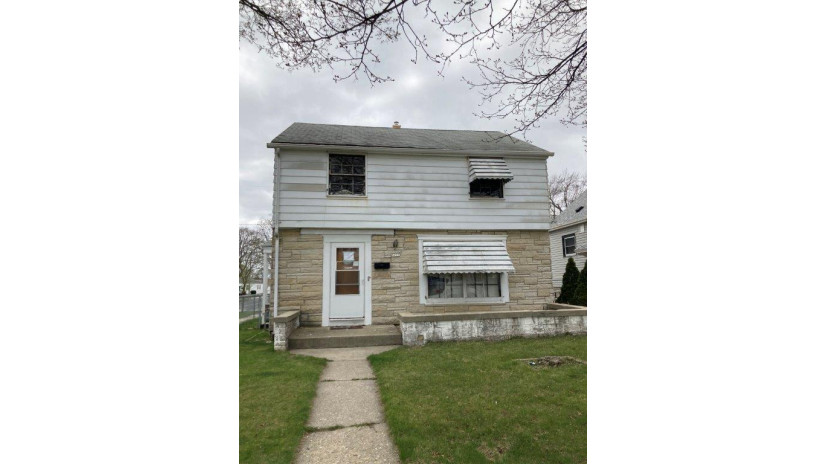 3777 S 17th St Milwaukee, WI 53221 by The Rosemont Group Realty LLC $155,900