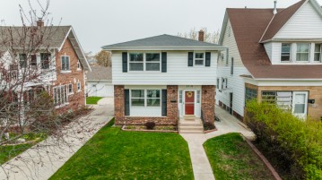 3718 E Armour Ave, Cudahy, WI 53110-1125