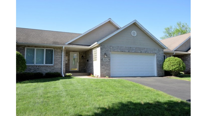 121 Macarthur Dr Mukwonago, WI 53149 by Shorewest Realtors $350,000