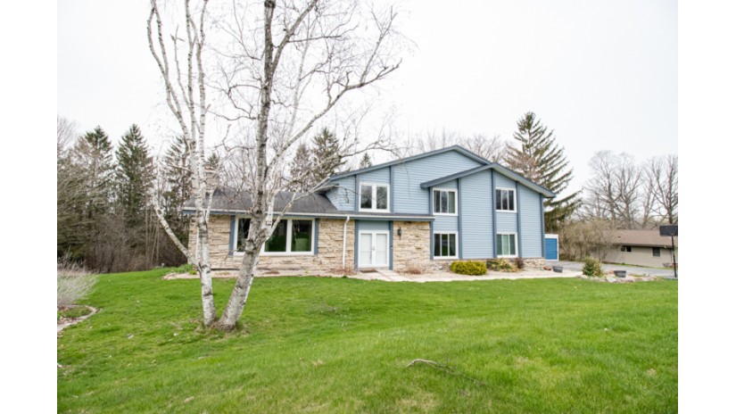 9941 Flagstone Dr Cedarburg, WI 53012 by Shorewest Realtors $519,900