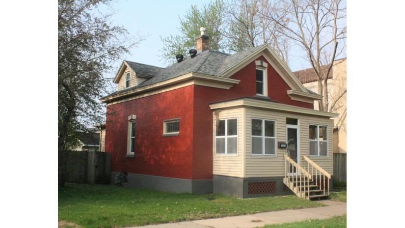 1226 Denton St La Crosse, WI 54601 by RE/MAX Results $169,900