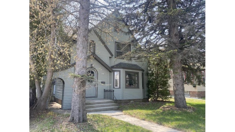 1413 Michigan Ave Sheboygan, WI 53081 by Coldwell Banker Real Estate Group~Manitowoc $134,900