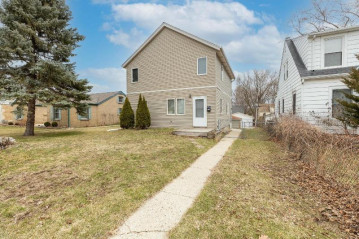 814 S 114th St, West Allis, WI 53214-2224