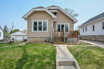 1222 S 94th St, West Allis, WI 53214-2717