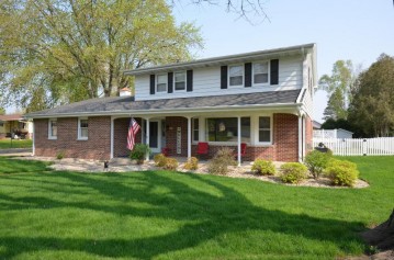 1272 W Satinwood Ln, Whitewater, WI 53190-1657