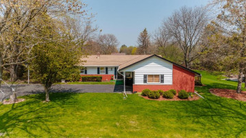 8973 N Silver Brook Ln, Brown Deer, WI 53223-2207