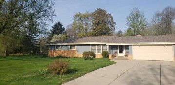 W174N7583 Joanne Dr, Menomonee Falls, WI 53051