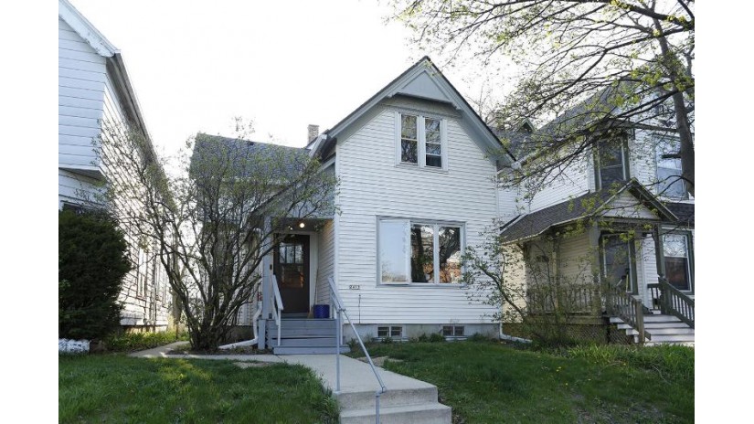 2453 N Oakland Ave Milwaukee, WI 53211 by Riverwest Realty Milwaukee $329,000