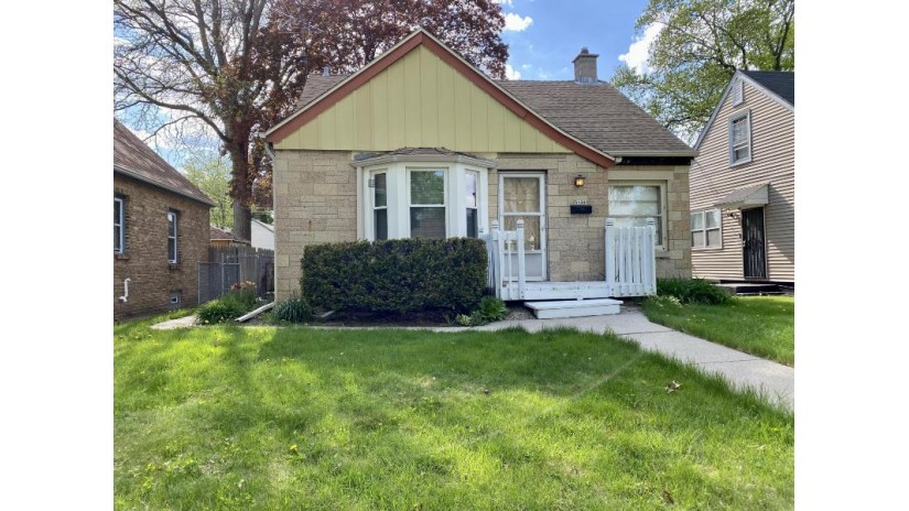 4839 N 71st St Milwaukee, WI 53218 by RE/MAX Platinum $130,000