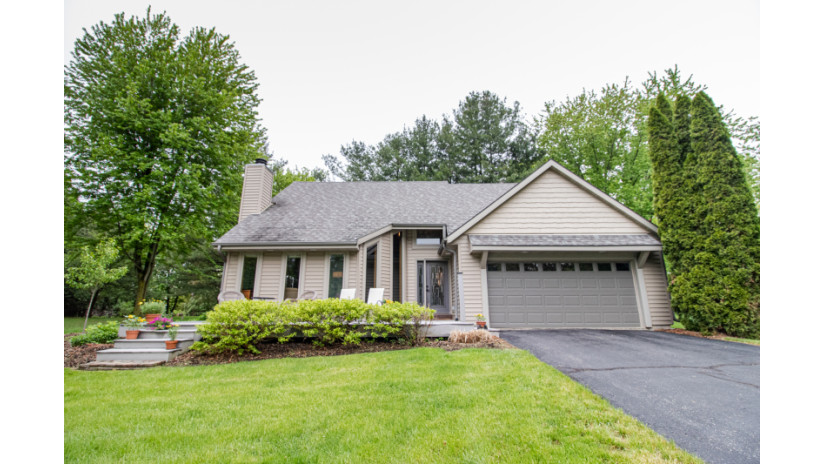 N62W37913 Wadebridge Rd Oconomowoc, WI 53066 by Shorewest Realtors $390,000