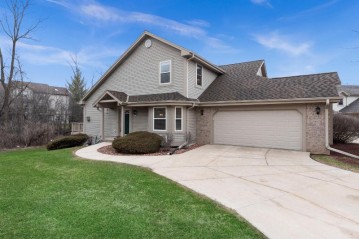 14070 W Solitaire Ct, New Berlin, WI 53151-3878