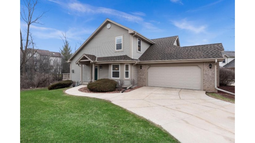 14070 W Solitaire Ct New Berlin, WI 53151 by M3 Realty $319,900