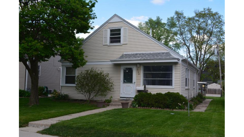 3130 N 90th St Milwaukee, WI 53222 by Advantage Investment Real Estate, LLC $175,000