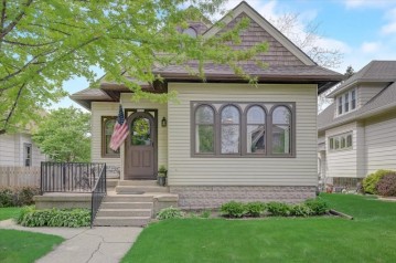 2461 N 63rd St, Wauwatosa, WI 53213-1545