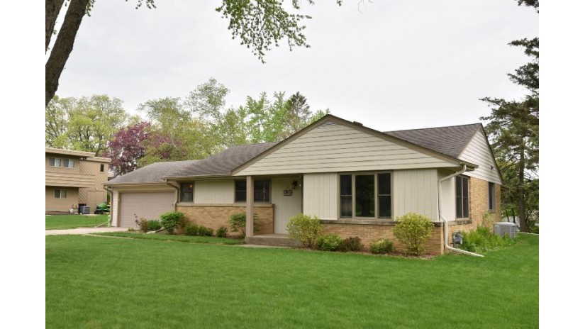 3525 Sunny Crest Dr Brookfield, WI 53005 by Mierow Realty $415,000