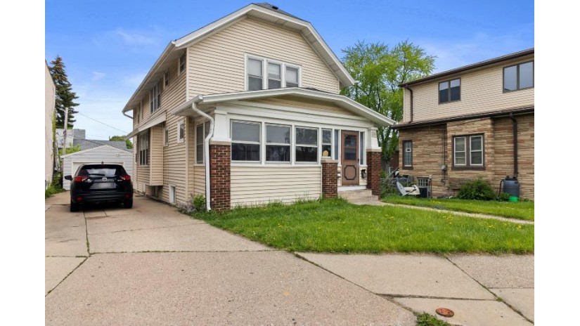 2804 S Kinnickinnic Ave 2804A Milwaukee, WI 53207 by Badger Realty Team - Greenfield $289,900