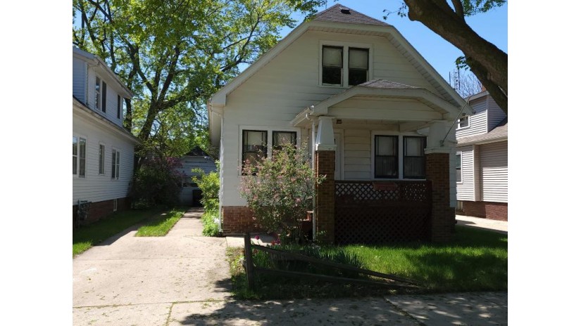 2028 Hickory Grove Ave Racine, WI 53403 by Coldwell Banker Realty -Racine/Kenosha Office $105,000