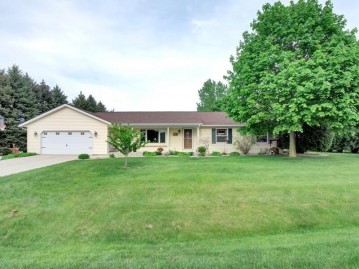 207 Mulberry Dr, Waldo, WI 53093-1337