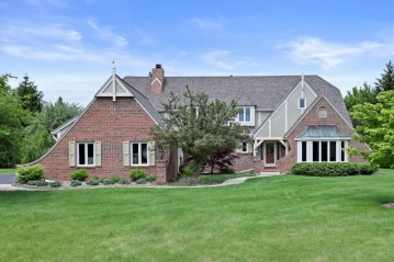 4414 W Marseilles Dr, Mequon, WI 53092