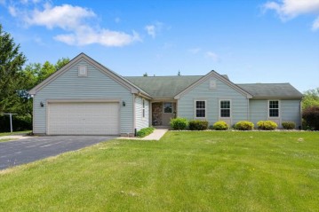 N5422 Loraine Dr, Fredonia, WI 53021-9700