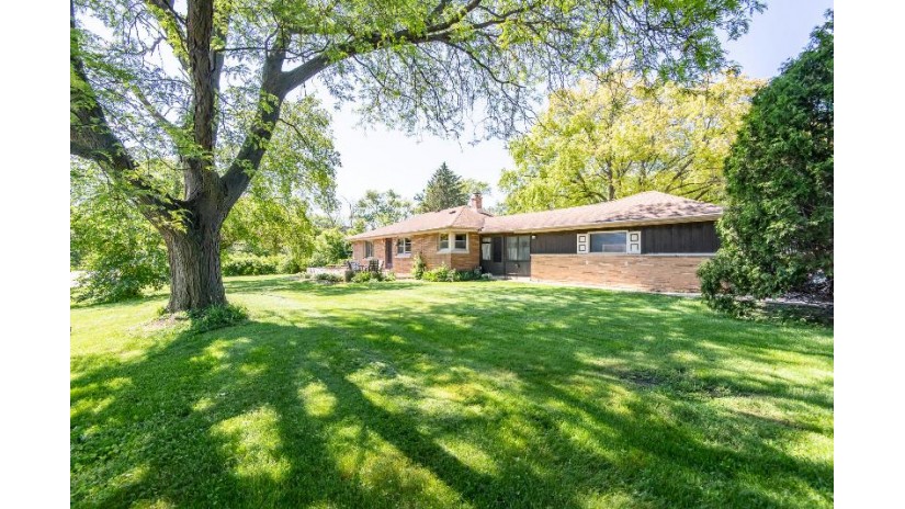 1962 W Brantwood Ave Glendale, WI 53209 by Keller Williams North Shore West $274,900