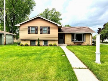 7935 N Fairway Pl, Milwaukee, WI 53223