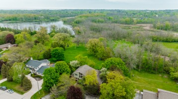 11642 N St James Ln, Mequon, WI 53092-2854