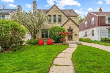 5426 N Kent Ave, Whitefish Bay, WI 53217-5111