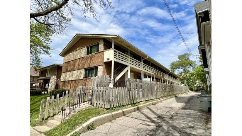 822 N 25th St Milwaukee, WI 53233 by Compass RE WI-Northshore $915,000