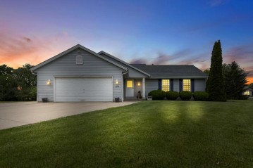 28700 Golden Cir, Waterford, WI 53185-5614