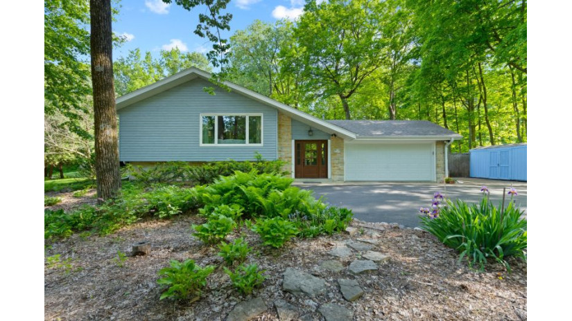 N77W22305 Wooded Hills Dr Lisbon, WI 53089 by Shorewest Realtors $416,800