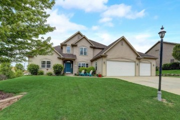 4009 Oakmont Trl, Waukesha, WI 53188