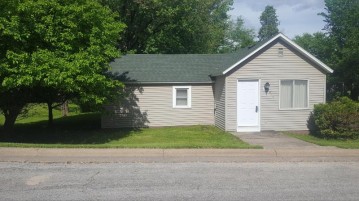 613 Grant St S, Houston, MN 55943