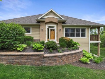 7996 S Susanna Ct, Franklin, WI 53132-8690