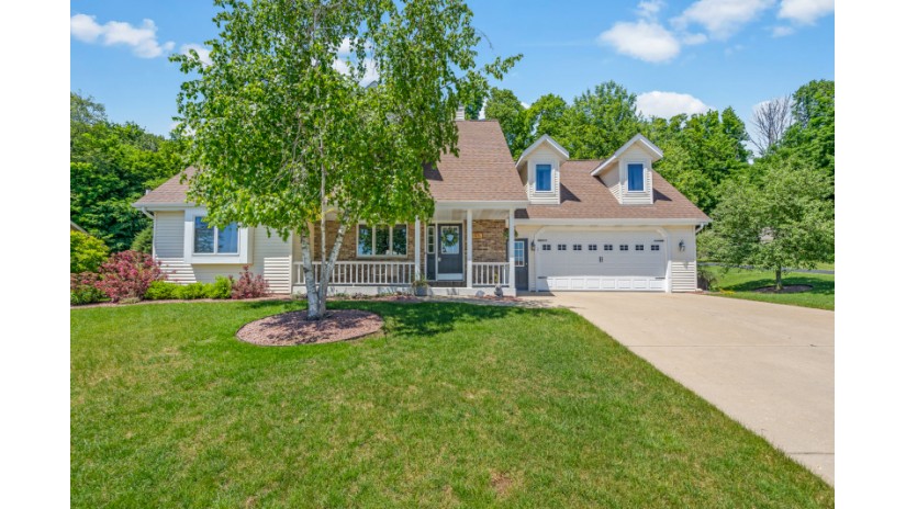 1416 Wolf Dr West Bend, WI 53090 by Shorewest Realtors $419,000