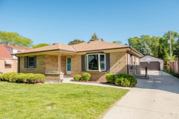 212 W Van Norman Ave, Milwaukee, WI 53207-5836