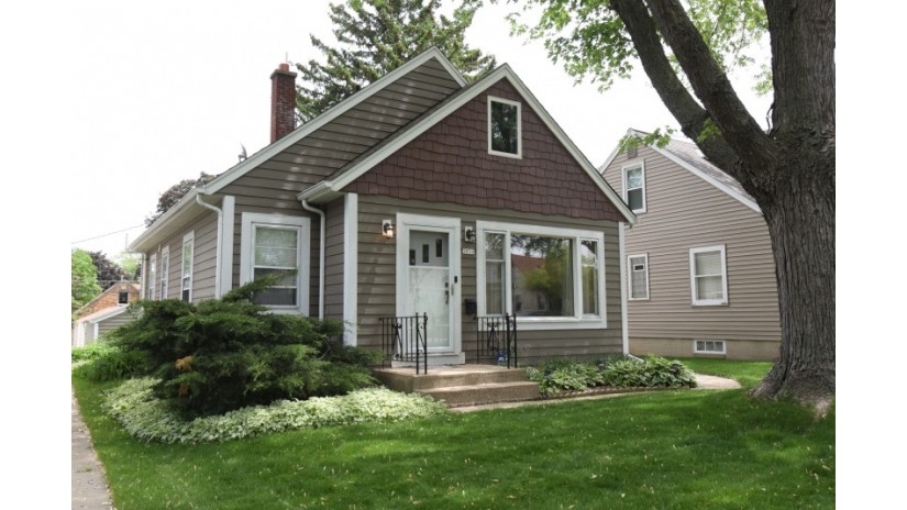 2850 N 83rd St Milwaukee, WI 53222 by Shorewest Realtors $235,000