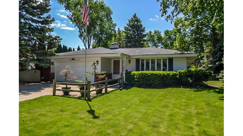 2139 E Leroy Ave Saint Francis, WI 53235 by Shorewest Realtors $289,900