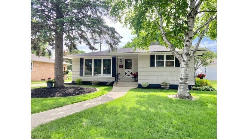 5410 46th Ave Kenosha, WI 53144 by Cove Realty, LLC $194,900